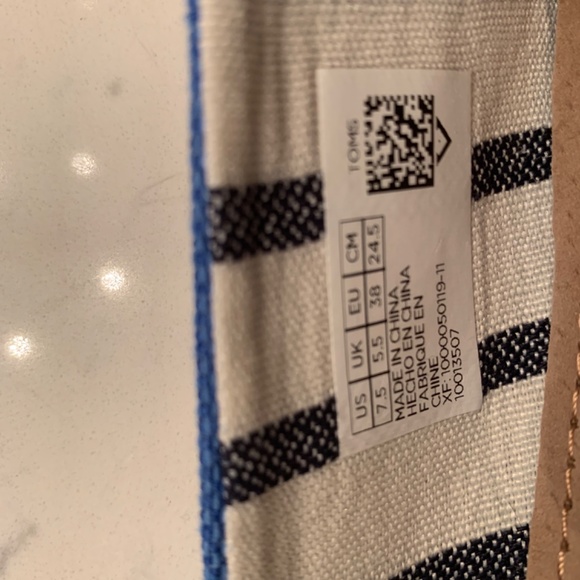 Toms - Picture 2 of 4